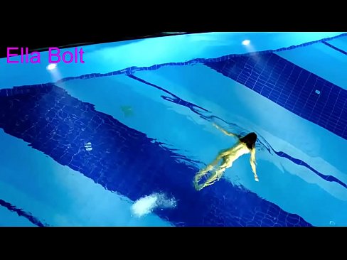 ❤️ Ech kann net ophalen ze kucken, jonk Blond gefaange schwammen plakeg am ELLA BOLT Resort Pool Sexvideo bei eis ❌❤