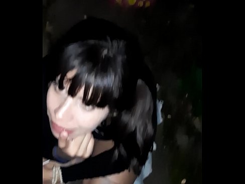 ❤️ Op der Strooss geschwollen Penis am Austausch fir Séissegkeeten Sexvideo bei eis ❌❤