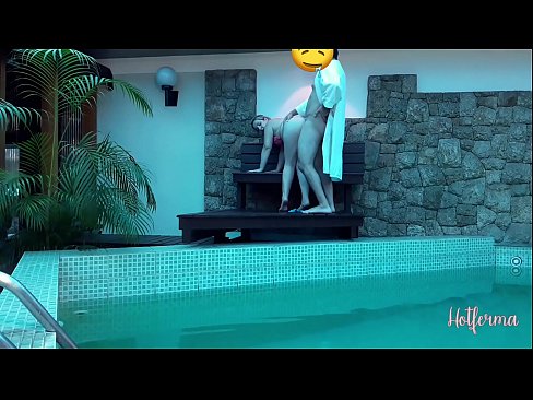 ❤️ Boss invitéiert Déngschtmeedchen an de Pool, mee konnt net engem waarm widderstoen Sexvideo bei eis ❌❤