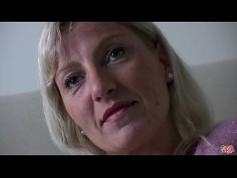 ❤️ D'Mamm, déi mir all gefuckt hunn ... Dame, behuelen Iech! Sexvideo bei eis ❌❤